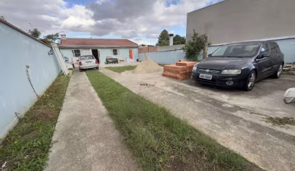 Terreno no Bairro Butiatuvinha com 340m², possui uma casa não averbada de 2 dormitórios e 6 vagas - Butiatuvinha - Curitiba - PR