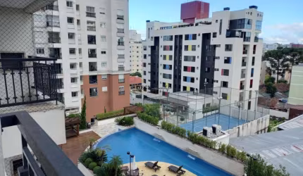 Excelente apartamento semi-mobiliado com 2 dormitórios, sacada com churrasqueira em condomínio club e com 2 vagas de garagem á venda no Água Verde- Curitiba  - Pr