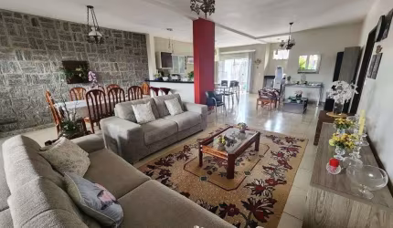 Casa à Venda em Cohafuma - 3 quartos - Piscina - Piso no Porcelanato