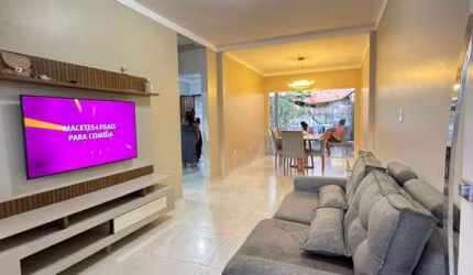 Excelente Casa a Venda em Res. Pinheiros - 2 quartos - Piso no Porcelanato