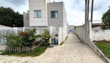 SOBRADO. CONDOMÍNIO FECHADO. SEMI MOBILIADO.  SACADA E TERRENO PRIVATIVO.