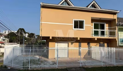 SOBRADO COM LOJA DE ESQUINA NOVO JARDIM E 05 VAGAS COBERTAS ÓTIMA LOCALIZAÇÃO. PERMUTA.