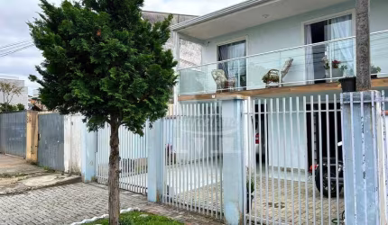 SOBRADO. ATUBA / PINHAIS. ARMÁRIOS, TERRENO E CHURRASQUEIRA. SEMI MOBILIADO.
