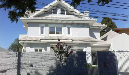 BELÍSSIMA CASA NO CASCATINHA. 03 SUÍTES COM VARANDA. TERRAÇO. SISTEMA DE SEGURANÇA.