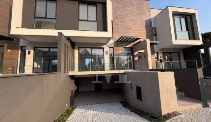 TRIPLEX EM CONDOMÍNIO FECHADO NOVO, PRÓXIMO À PEDREIRA PAULO LEMINSKI, PARQUE SÃO LOURENÇO, COLÉGIO MARISTA, PARQUE TANGUÁ.