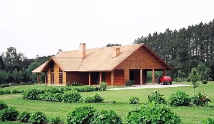 CHÁCARA RARA, COM BELA CASA  ACONCHEGANTE E UM TERRENO PLANO DE MAIS DE 22 MIL M².  ADEGA, LAREIRA, PISCINA.