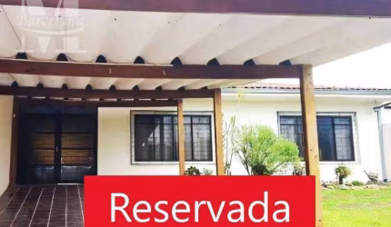 CASA TÉRREA COM BELO TERRENO DE 1.100 M², POMAR E JARDIM.  04 QUARTOS SENDO 2 SUÍTES.  ÓTIMA LOCALIZAÇÃO.