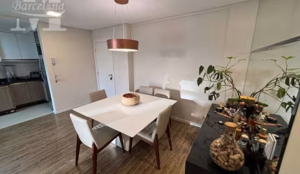 APARTAMENTO SEMI NOVO PRÓXIMO SHOPPING MUELLER E CENTRO CÍVICO, COM AMPLA SACADA PISCINA E CHURRASQUEIRA. 2 VAGAS