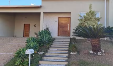 Casa térrea em condominio fechado.