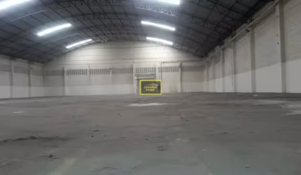 Galpão para locação no Tabão da Serra - próximo a Rodovia Regis Bittencourt