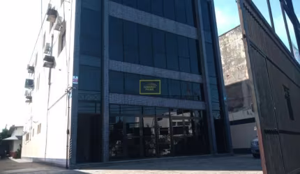 Prédio comercial, ótima localização a 1 Km da estação do metro São Paulo -Morumbi