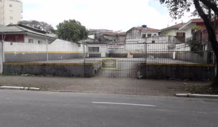 Terreno plano, rua de movimento de carros,  a 250 metros da estação metrô  Butantã .