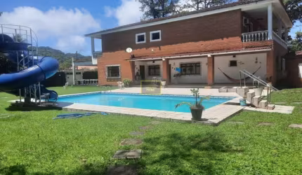 Sobrado para venda no Guarujá, próximo a praia