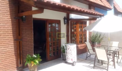 Casa com 03 dormitórios para venda na Vila Sônia