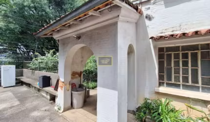 Casa com206 metros terreno - Isolada - proximo ao Metro