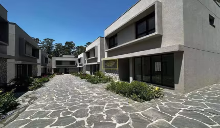 Sobrado novo de condomínio na Alameda Calicut