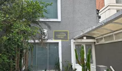 Casa com 03 dormitórios para alugar em Pinheiros