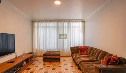 Casa com 03 Dormitórios Para Venda na Vila Romana