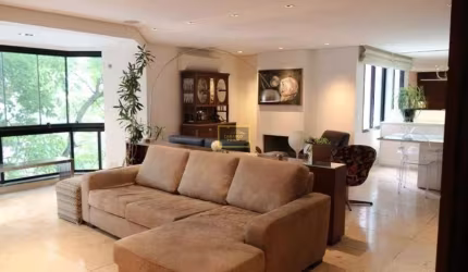 Apartamento à venda em Moema