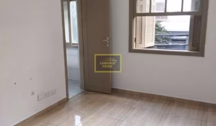 Linda sobre loja comercial com 3 salas, cozinha, 2 banheiros, 60 metros em Pinheiros!