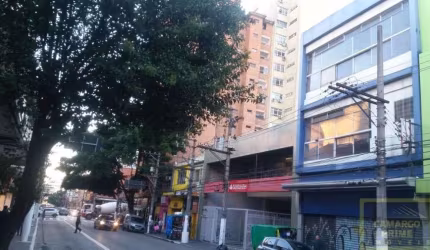 Ótima loja com 2 pisos em excelente ponto comercial da rua Teodoro Sampaio!