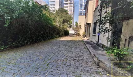 Casa de Vila Comercial  em Higienópolis! Raridade!