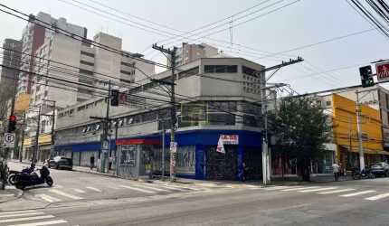 Loja de Esquina na Teodoro Sampaio próximo do Metrô Faria Lima