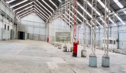 Galpão para venda ou locação ao lado da Rodovia Anhanguera em Barueri