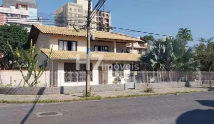 Sobrado comercial com 4 quartos à Venda
