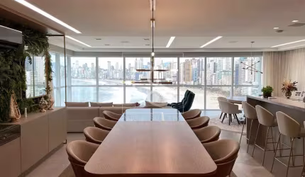 Apartamento frente mar no Edifício Residencial Sky Tower  em Balneário Camboriú