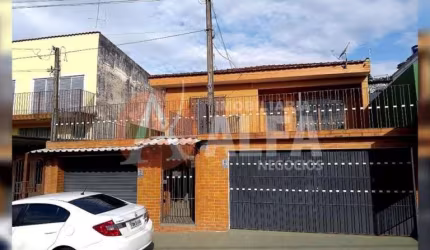 Casa - 3 Dormitórios - 1 Edícula - 3 Vagas de Garagem - Jardim Sabiá - Cotia / SP