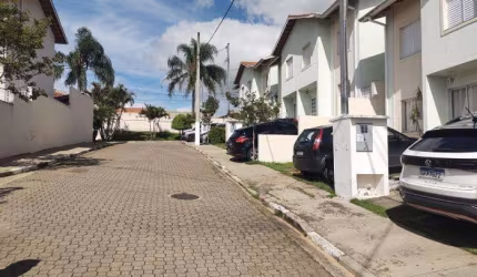 Casa 3 Dormitórios a venda na Granja Viana Cotia