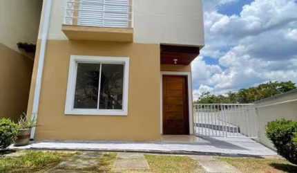 Casa com 03 Dormitorios - Condominio Vale dos Ipês -  Cotia/SP