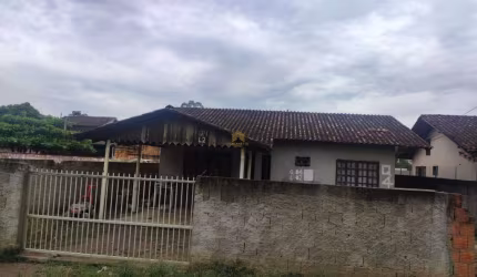 Casa com 3 quartos à venda na Luiz Ceratti, 42, João Costa, Joinville por R$ 180.000