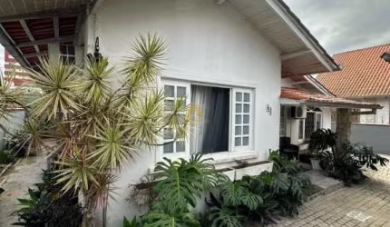 Casa com 2 quartos à venda na Rua Anita Garibaldi, 60, Anita Garibaldi, Joinville por R$ 780.000