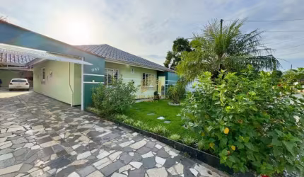 Casa com 4 quartos à venda na Rua Érico Venâncio Alves, 1165, Espinheiros, Joinville por R$ 561.800