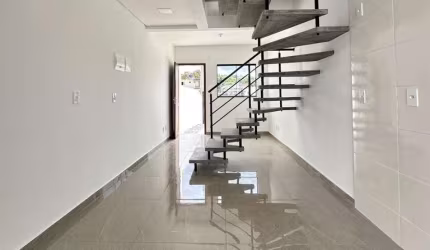 Casa com 2 quartos à venda na Rua Robinson Luiz de França, 300, Zona Industrial, Joinville por R$ 284.900