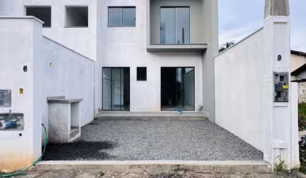 Casa com 3 quartos à venda na Rua dos Comerciários, 100, Petrópolis, Joinville por R$ 309.900