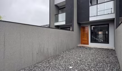 Casa com 2 quartos à venda na Angelo Buzzi, 32, Zona Industrial, Joinville por R$ 364.900