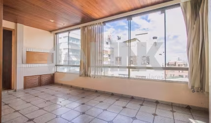 Apartamento de 3 quartos com 3 vagas à venda no bairro Petrópolis em Porto Alegre