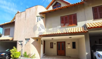 Casa em condomínio 3 dormitórios com 2 vagas de garagem à venda no bairro Cristal em Porto Alegre próximo ao Barra Shopping