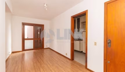 Apartamento 2 dormitórios com 1 vaga de garagem à venda no bairro Menino Deus em Porto Alegre próximo do Nacional