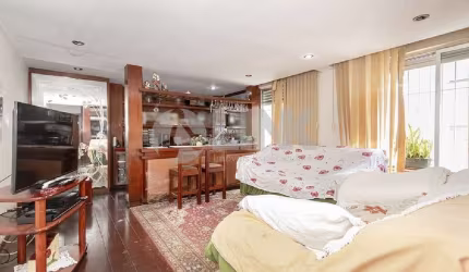 Apartamento com 2 quartos e 1 vaga à venda no bairro Petrópolis em Porto Alegre