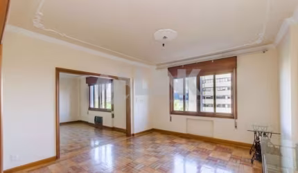 Apartamento de 3 dormitórios à venda no bairro Centro Histórico em Porto Alegre próximo ao Hospital Santa Casa