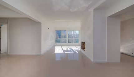 Apartamento de 3 dormitórios sendo 1 suíte com 3 vagas de garagem à venda no bairro Passo da Areia em Porto Alegre próximo ao Shopping Iguatemi
