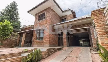 Casa com 3 quartos à venda no bairro Passo da Areia em Porto Alegre