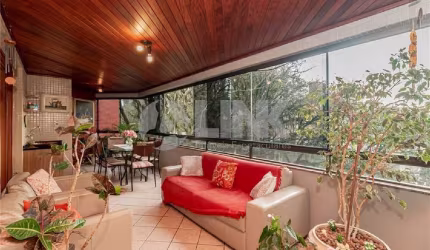 Apartamento alto padrão com 3 quartos à venda no bairro Petrópolis em Porto Alegre