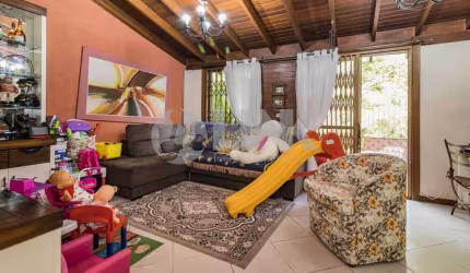 Casa de 3 quartos com 2 vagas à venda no bairro Jardim Sabará em Porto Alegre