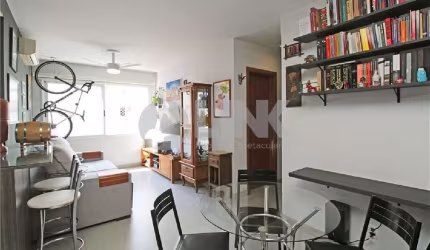 Apartamento com 2 quartos à venda no bairro Medianeira em Porto Alegre