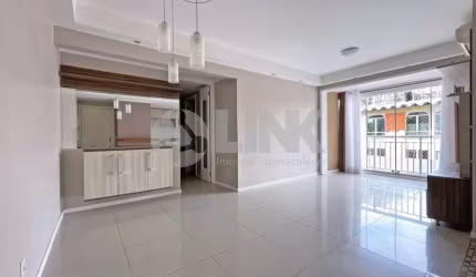 Apartamento de 3 quartos com 1 vaga à venda no bairro Passo da Areia em Porto Alegre